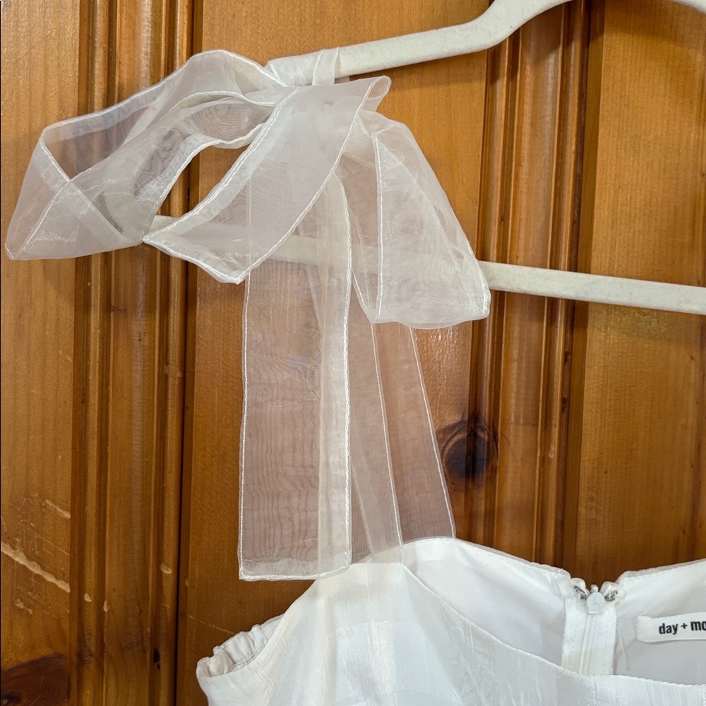 NWT! Day + Moon Elegant White Mini Dress with Sheer Bow Straps - Size Large - Picture 3 of 9